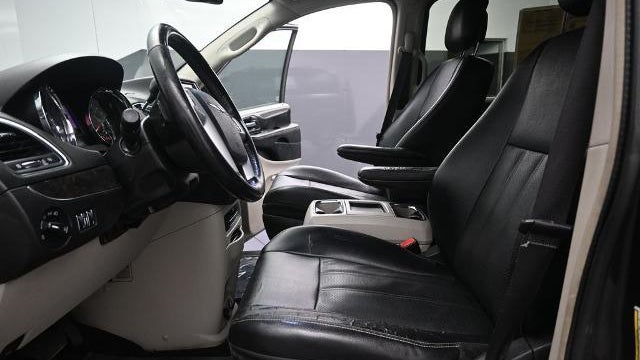2015 Chrysler Town and Country Touring-L