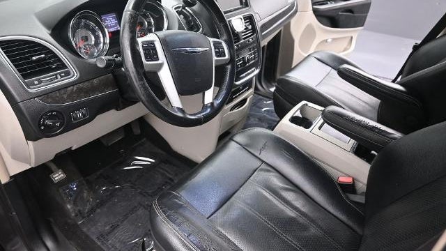 2015 Chrysler Town and Country Touring-L