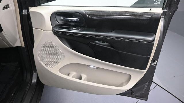 2015 Chrysler Town and Country Touring-L