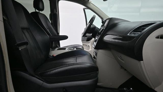 2015 Chrysler Town and Country Touring-L