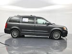 2015 Town and Country Thumbnail 4