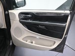 2015 Town and Country Thumbnail 16