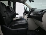 2015 Town and Country Thumbnail 17