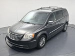 2015 Town and Country Thumbnail 33