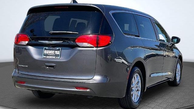 2022 Chrysler Voyager LX