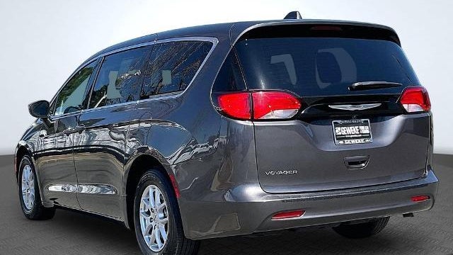 2022 Chrysler Voyager LX
