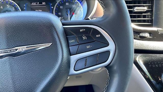 2022 Chrysler Voyager LX