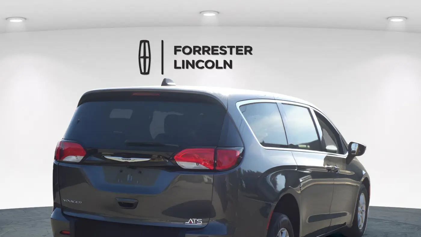 2023 Chrysler Voyager LX