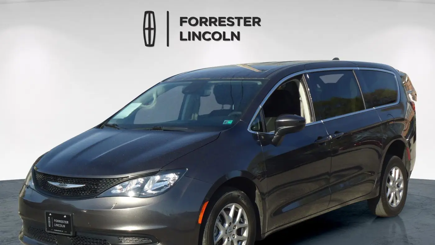 2023 Chrysler Voyager LX