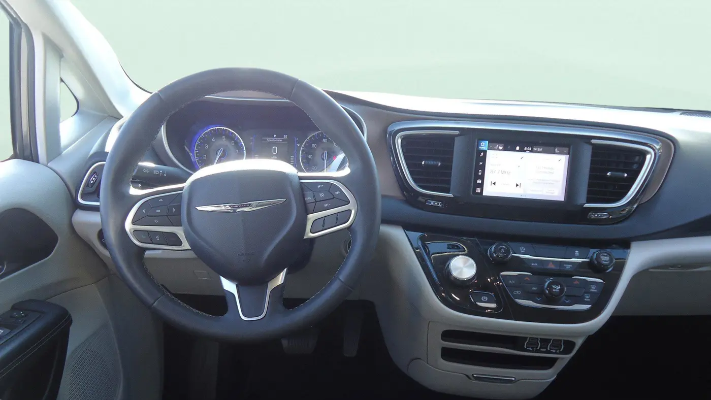 2023 Chrysler Voyager LX