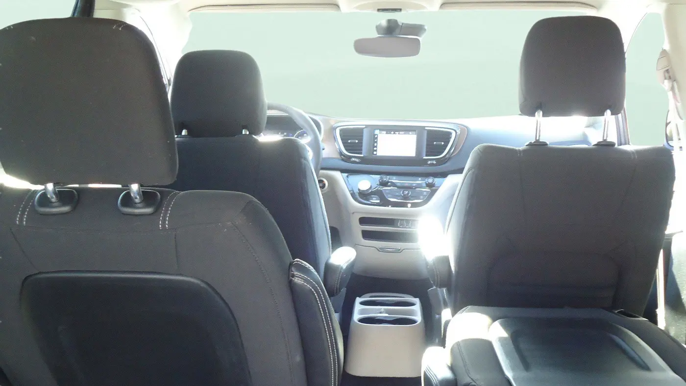2023 Chrysler Voyager LX