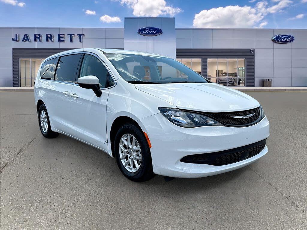 2023 Chrysler Voyager