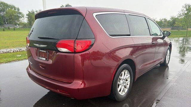 2023 Chrysler Voyager LX