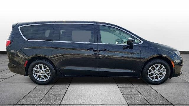 2024 Chrysler Voyager LX
