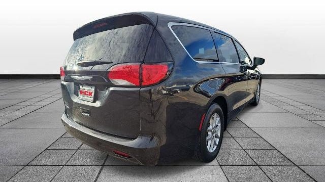 2024 Chrysler Voyager LX