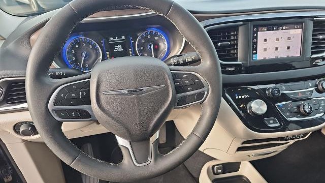 2024 Chrysler Voyager LX