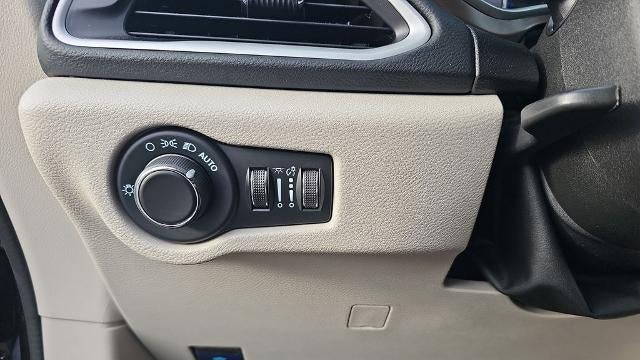 2024 Chrysler Voyager LX