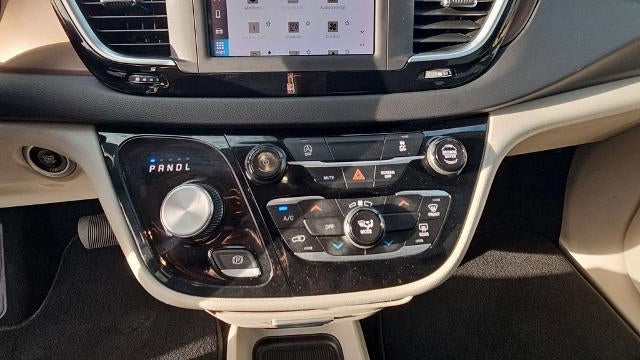 2024 Chrysler Voyager LX