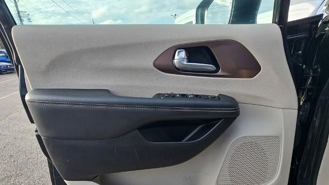 2024 Chrysler Voyager LX
