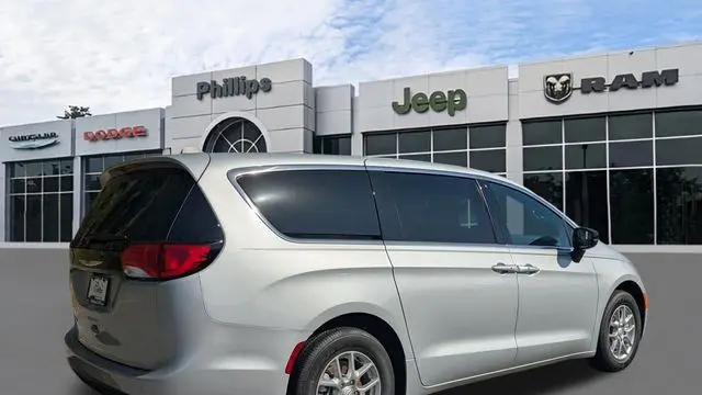 2026 Chrysler Voyager LX