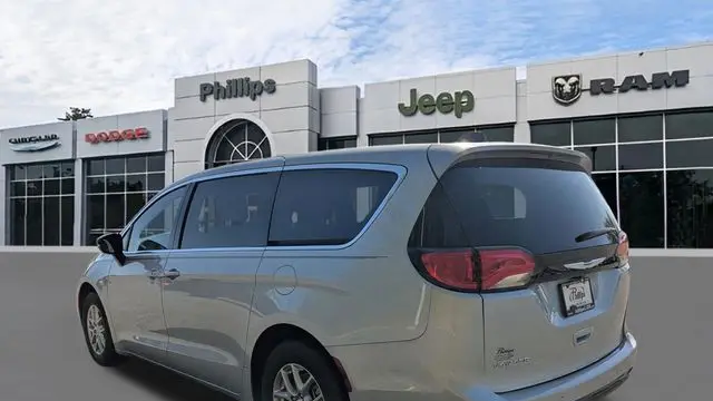 2026 Chrysler Voyager LX