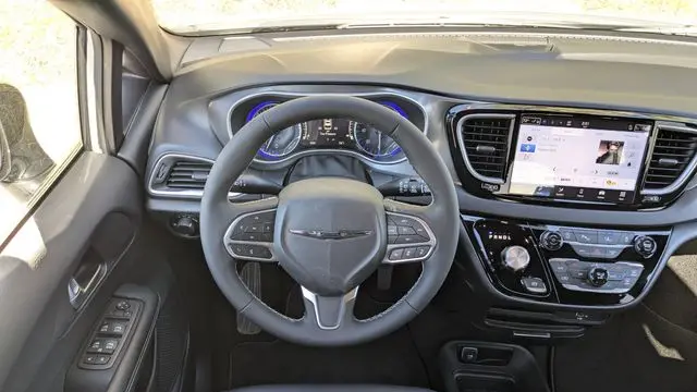 2026 Chrysler Voyager LX
