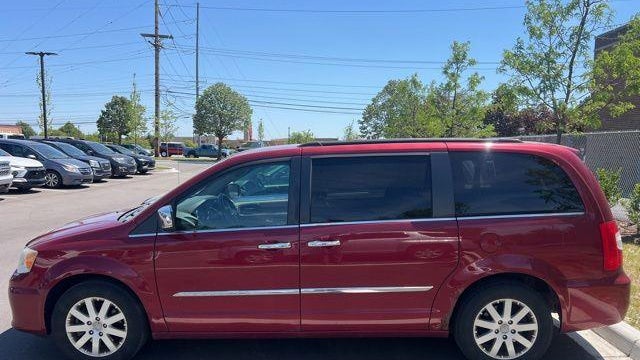 2012 Chrysler Town and Country Touring-L