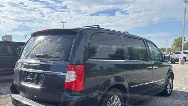 2013 Chrysler Town and Country Touring-L