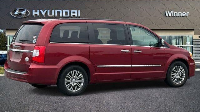 2015 Chrysler Town and Country Touring-L