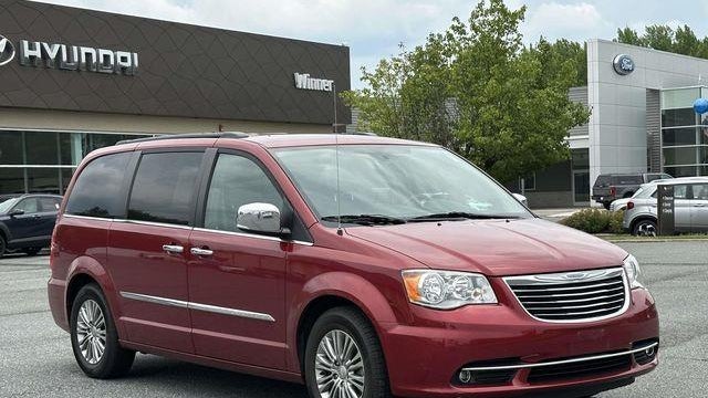 2015 Chrysler Town and Country Touring-L
