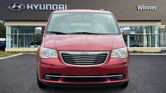 2015 Chrysler Town and Country Touring-L