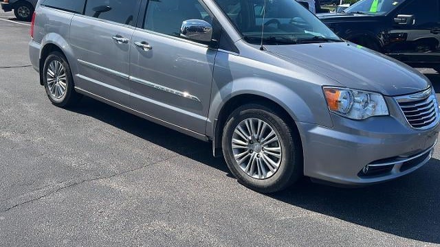 2016 Chrysler Town and Country Touring-L