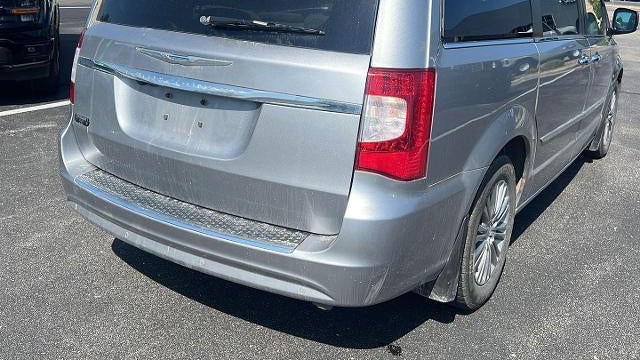 2016 Chrysler Town and Country Touring-L