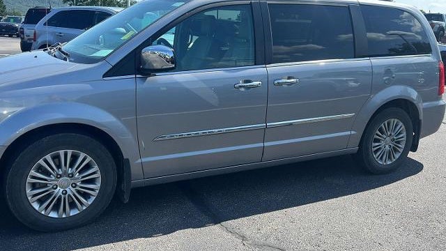 2016 Chrysler Town and Country Touring-L