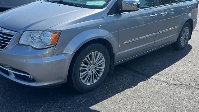 2016 Chrysler Town and Country Touring-L