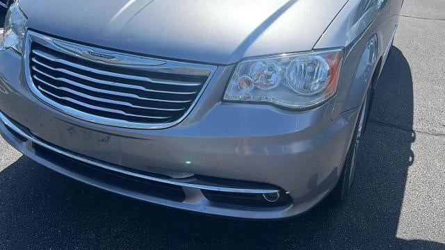 2016 Chrysler Town and Country Touring-L