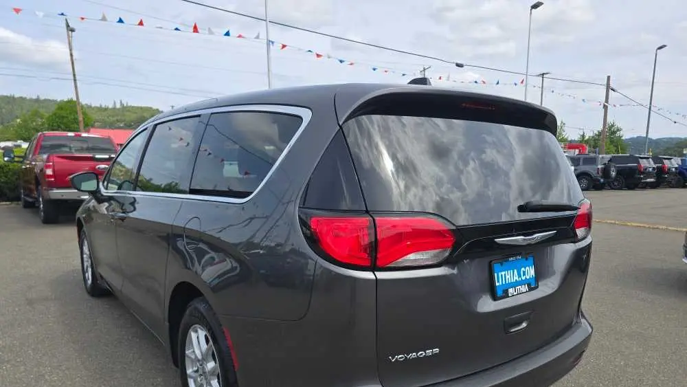 2023 Chrysler Voyager LX