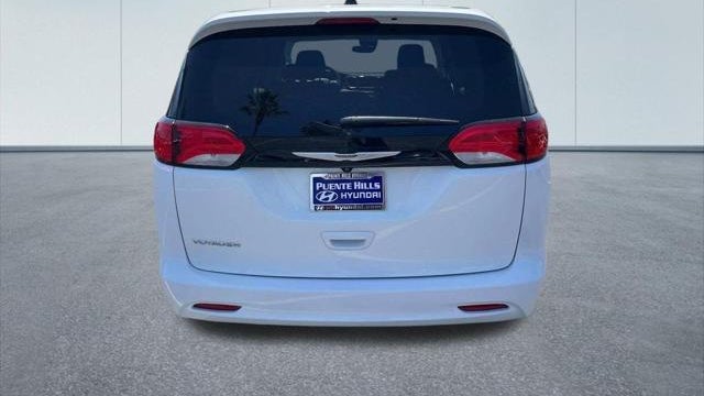 2023 Chrysler Voyager LX