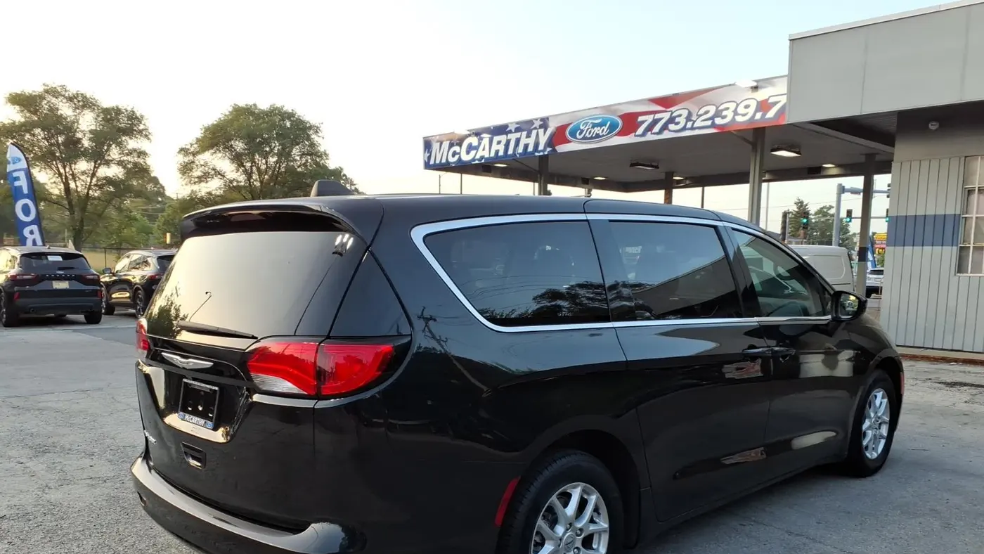 2023 Chrysler Voyager LX
