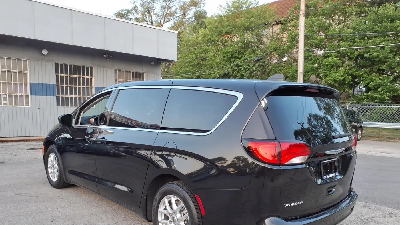 2023 Chrysler Voyager LX