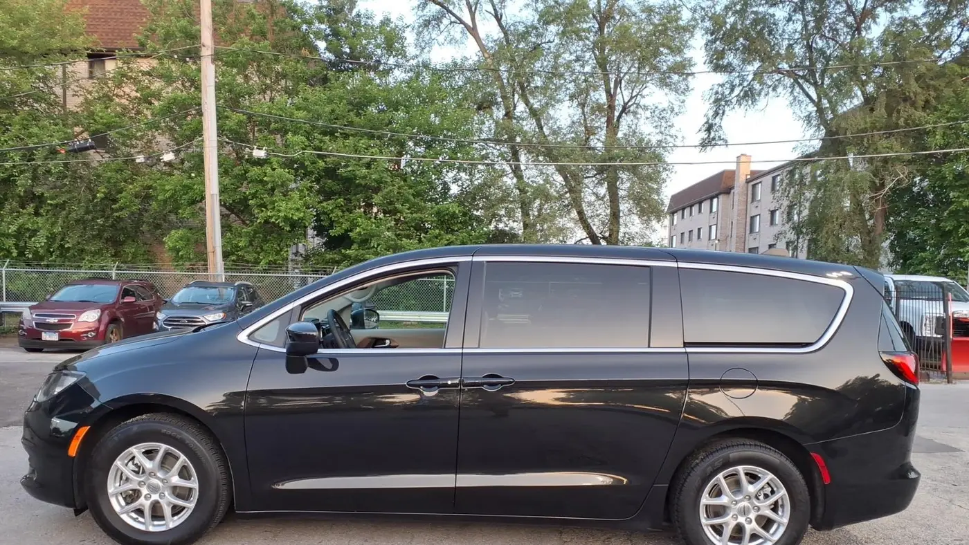 2023 Chrysler Voyager LX