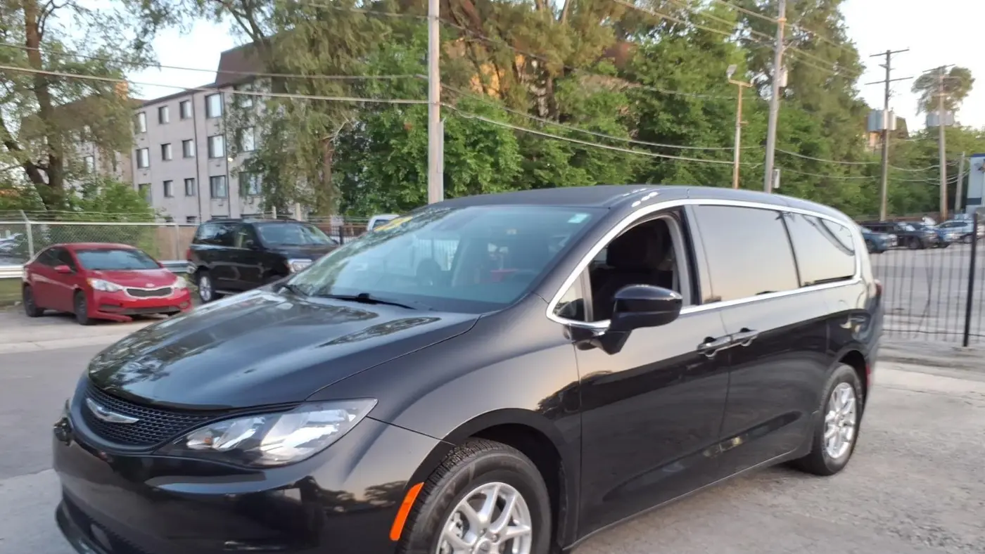 2023 Chrysler Voyager LX