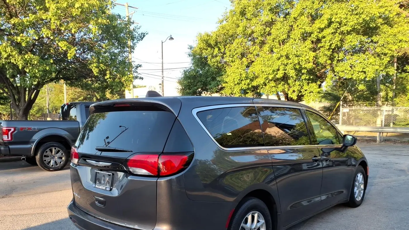 2023 Chrysler Voyager LX