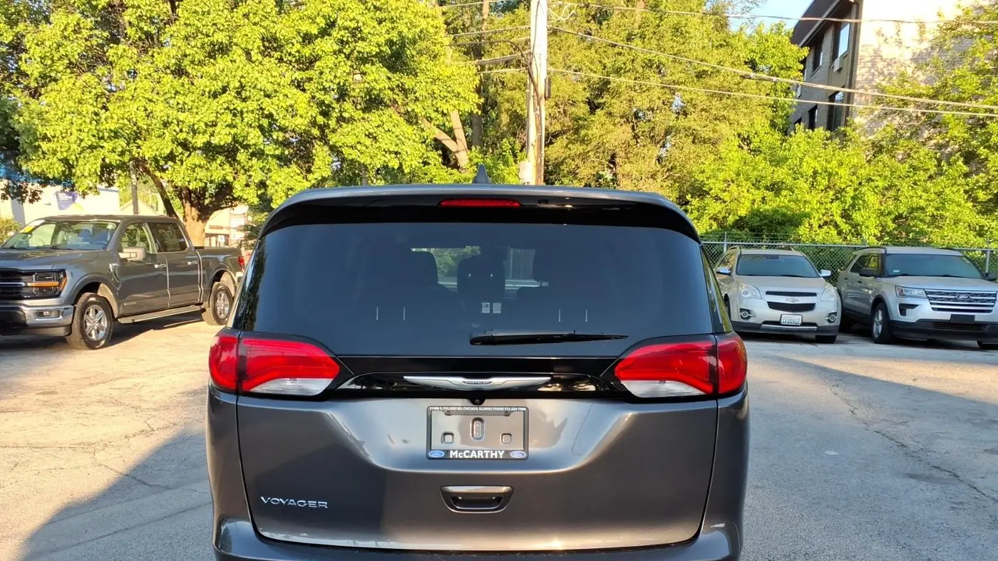 2023 Chrysler Voyager LX