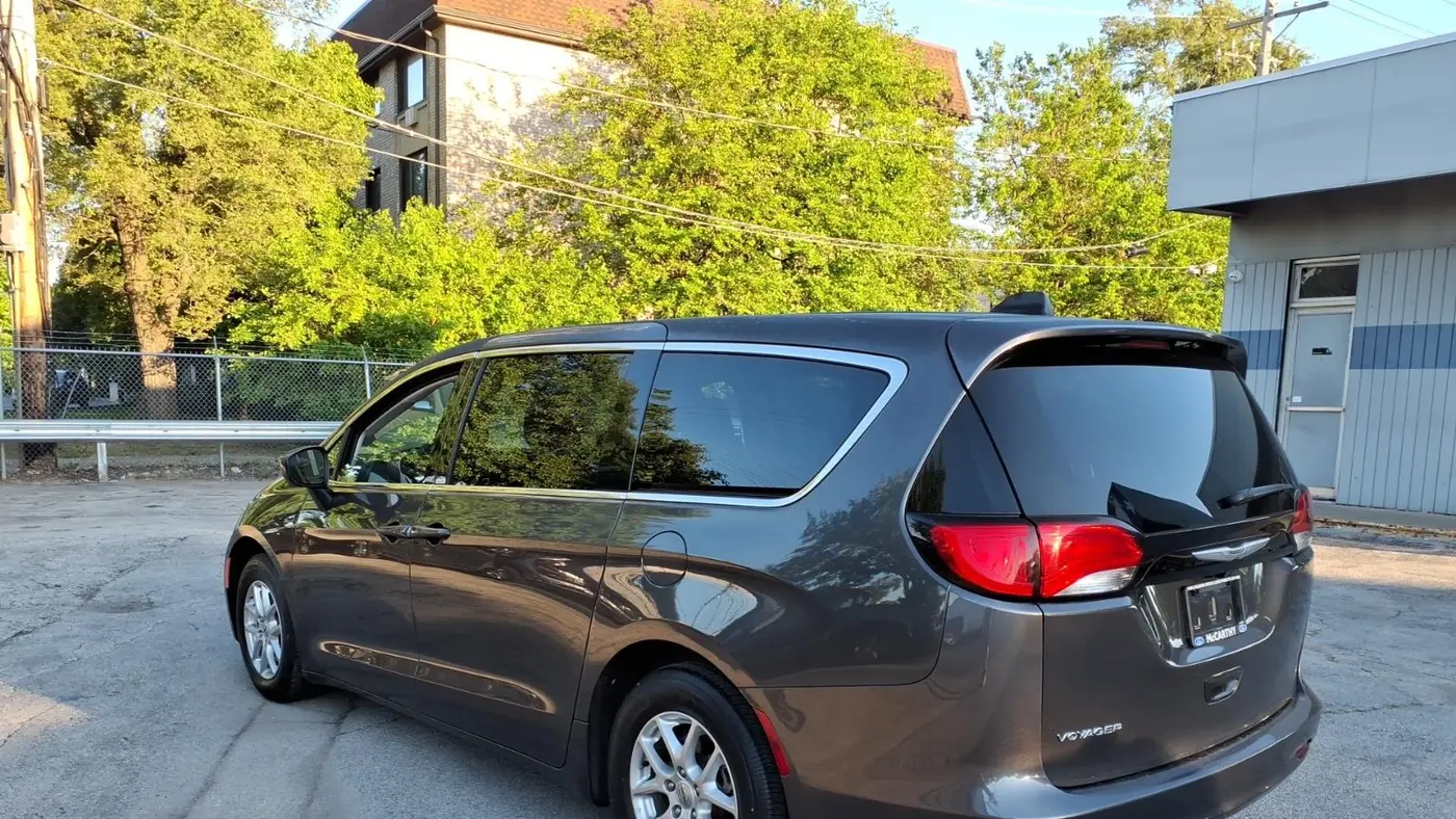 2023 Chrysler Voyager LX