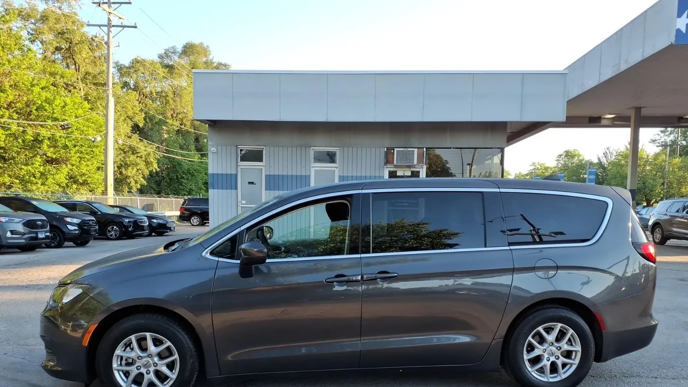 2023 Chrysler Voyager LX