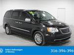 2015 Town and Country Thumbnail 1