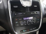 2015 Town and Country Thumbnail 15