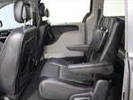2015 Town and Country Thumbnail 19