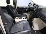 2015 Town and Country Thumbnail 26
